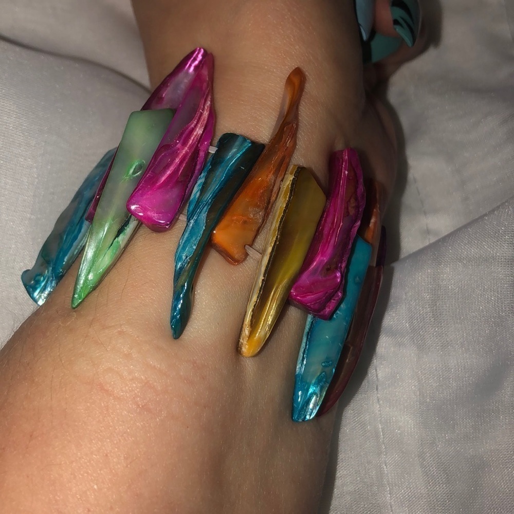 Shell Bracelet - Picture 2 of 3